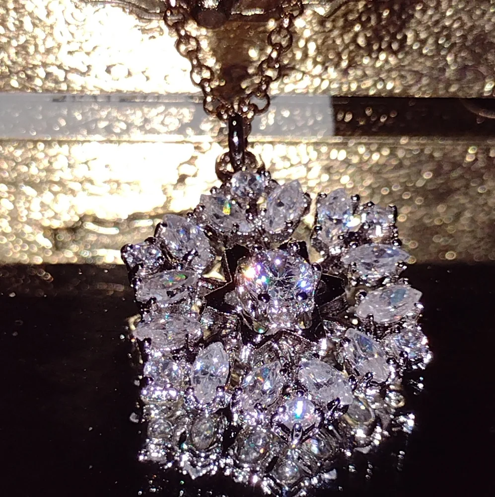 Juicy Couture Iridescent ❄️ Necklace Never Removed from Original 🎁 NWT - Picture 12 of 13